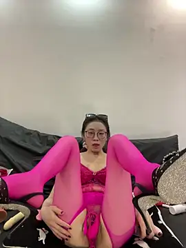 Snapshot of meimeibuguai chatting on 05-11-26, 04:04 meimeibuguai online show from 05-11-26, 04:04