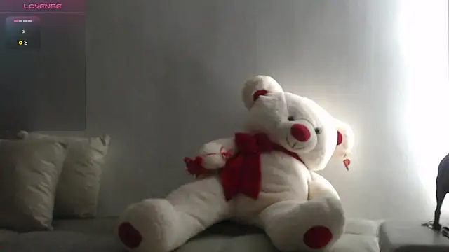 Snapshot of MissDolluxe chatting on 06-21-26, 02:25 MissDolluxe online show from 06-21-26, 02:25