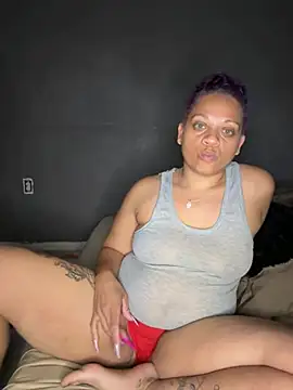 Snapshot of SHY_QUINN chatting on 05-04-26, 12:23 SHY QUINN online show from 05-04-26, 12:23