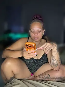 Snapshot of SHY_QUINN chatting on 05-21-26, 11:56 SHY QUINN online show from 05-21-26, 11:56