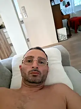 Snapshot of zzrkx chatting on 07-07-26, 02:10 zzrkx online show from 07-07-26, 02:10