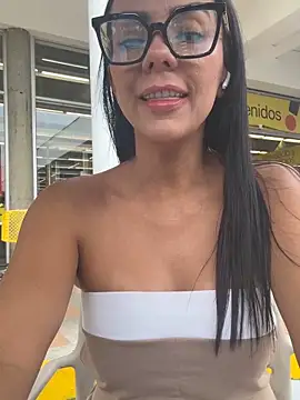 Snapshot of SofiParma chatting on 05-17-26, 06:59 SofiParma online show from 05-17-26, 06:59