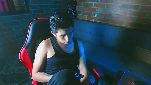 Snapshot of ethann2_ chatting on 04-01-26, 04:57 ethann2 online show from 04-01-26, 04:57