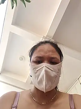 Yummy 9x online show from 04-18-26, 01:09