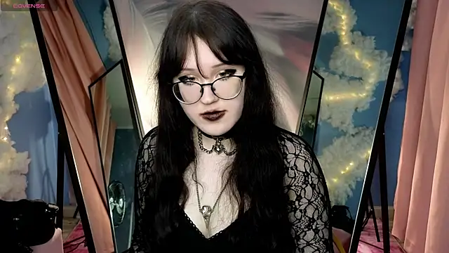 Laura  Wilson online show from 04-03-26, 02:15