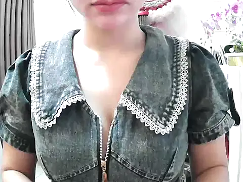 Snapshot of Lyna_2k chatting on 06-11-26, 08:23 Lyna 2k online show from 06-11-26, 08:23