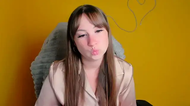 Snapshot of Tiffani_Angel chatting on 06-19-26, 05:34 Tiffani Angel online show from 06-19-26, 05:34