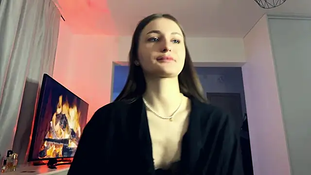 HallieHollo online show from 04-05-26, 08:06