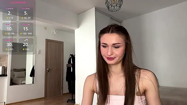 Snapshot of HallieHollo chatting on 05-31-26, 11:50 HallieHollo online show from 05-31-26, 11:50