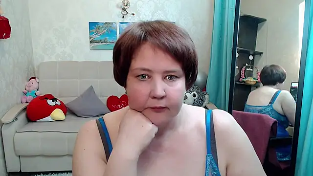 Snapshot of QUEEN02030 chatting on 04-20-26, 03:15 QUEEN02030 online show from 04-20-26, 03:15