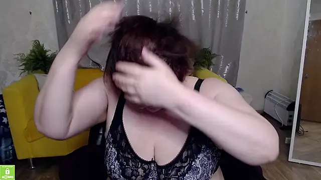 Snapshot of QUEEN02030 chatting on 05-06-26, 01:16 QUEEN02030 online show from 05-06-26, 01:16