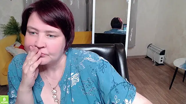 Snapshot of QUEEN02030 chatting on 05-25-26, 10:27 QUEEN02030 online show from 05-25-26, 10:27