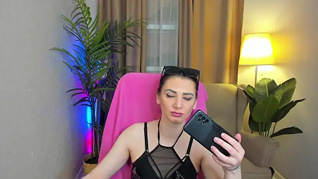 Snapshot of Ophyrix chatting on 04-06-26, 09:21 Ophyrix online show from 04-06-26, 09:21