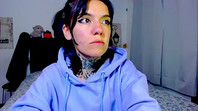 LannieGonzales online show from 06-01-26, 02:02