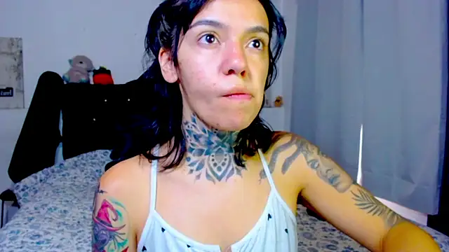 LannieGonzales online show from 06-01-26, 03:25