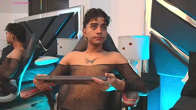 MiikeOthon online show from 04-05-26, 04:31