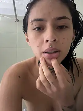 Snapshot of Babeel_ chatting on 04-24-26, 03:03 Babeel online show from 04-24-26, 03:03