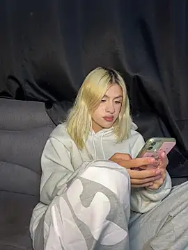 Lia fire online show from 05-28-26, 02:31