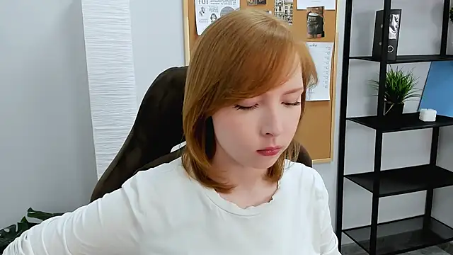 CherryCrushLove online show from 05-27-26, 06:10