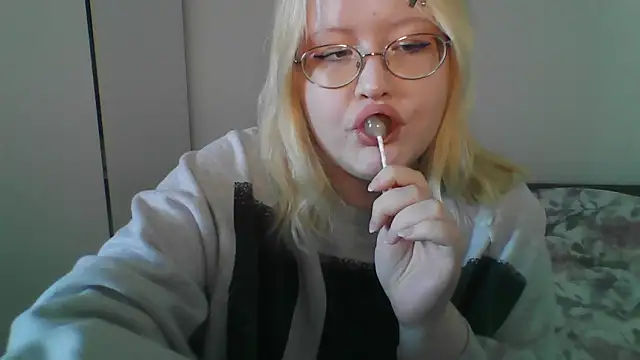 Elayne Sweet online show from 04-18-26, 08:07