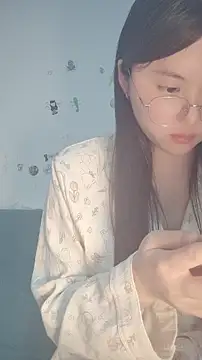 Snapshot of yehua001 chatting on 04-05-26, 03:42 yehua001 online show from 04-05-26, 03:42