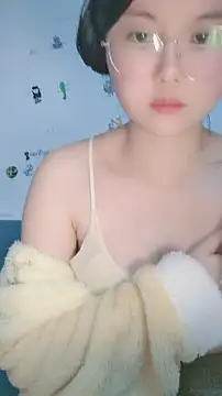 Snapshot of yehua001 chatting on 04-09-26, 06:13 yehua001 online show from 04-09-26, 06:13