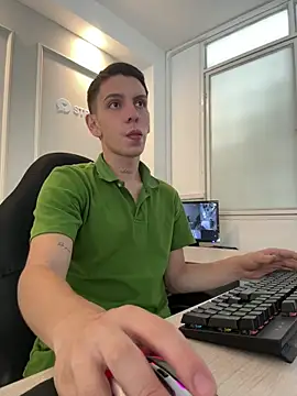 Snapshot of Liam_Fiire chatting on 04-16-26, 02:51 Liam Fiire online show from 04-16-26, 02:51