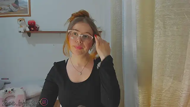 Snapshot of Zoe_brk chatting on 05-01-26, 05:17 Zoe brk online show from 05-01-26, 05:17