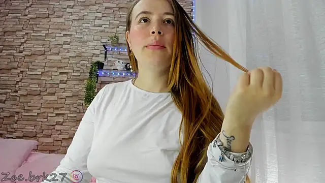 Snapshot of Zoe_brk chatting on 05-29-26, 08:01 Zoe brk online show from 05-29-26, 08:01