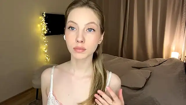 SofiaVelour online show from 04-12-26, 04:34