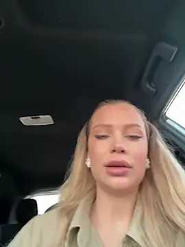 Snapshot of Girl-Mia chatting on 04-04-26, 04:55 Girl-Mia online show from 04-04-26, 04:55