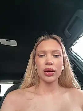 Snapshot of Girl-Mia chatting on 04-08-26, 04:12 Girl-Mia online show from 04-08-26, 04:12