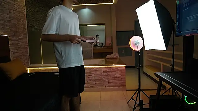 Enzo Crown online show from 04-13-26, 08:25