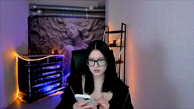 JennyGibson online show from 04-08-26, 05:07