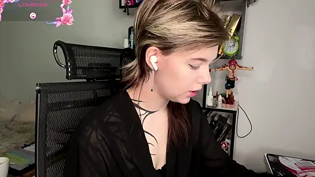 MadalynNosel online show from 05-24-26, 07:02