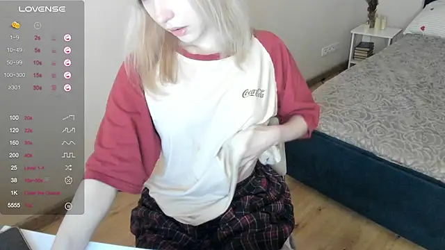 Snapshot of MiaKimiko chatting on 05-21-26, 02:18 MiaKimiko online show from 05-21-26, 02:18