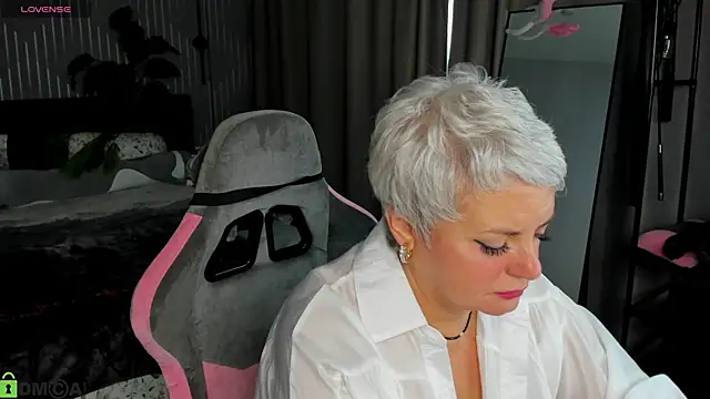 Snapshot of Linda_Zef1r chatting on 05-02-26, 01:10 Linda Zef1r online show from 05-02-26, 01:10
