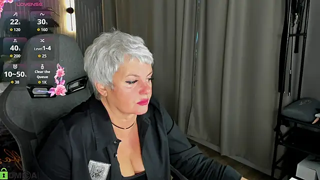 Snapshot of Linda_Zef1r chatting on 05-07-26, 01:00 Linda Zef1r online show from 05-07-26, 01:00