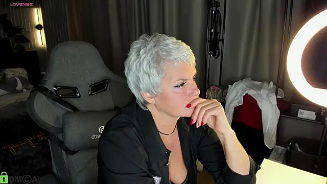 Snapshot of Linda_Zef1r chatting on 05-12-26, 09:28 Linda Zef1r online show from 05-12-26, 09:28
