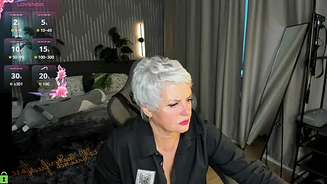 Snapshot of Linda_Zef1r chatting on 05-13-26, 01:14 Linda Zef1r online show from 05-13-26, 01:14