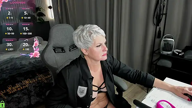 Snapshot of Linda_Zef1r chatting on 05-22-26, 09:26 Linda Zef1r online show from 05-22-26, 09:26