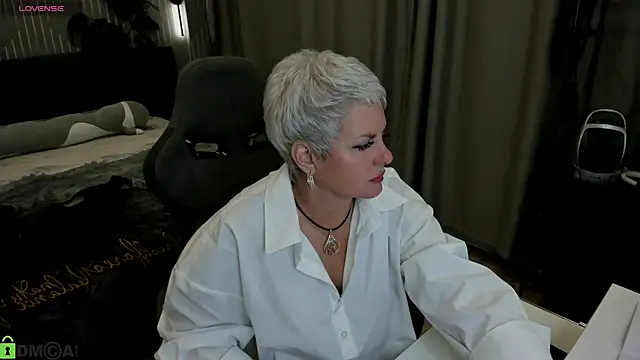 Snapshot of Linda_Zef1r chatting on 05-23-26, 01:00 Linda Zef1r online show from 05-23-26, 01:00