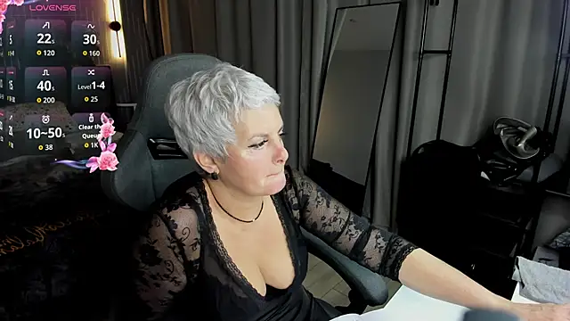 Snapshot of Linda_Zef1r chatting on 05-29-26, 01:14 Linda Zef1r online show from 05-29-26, 01:14