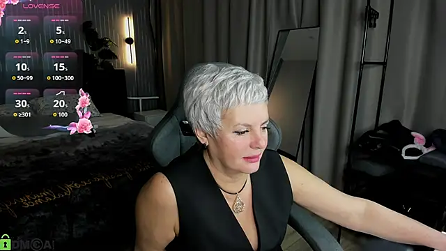 Snapshot of Linda_Zef1r chatting on 05-30-26, 01:03 Linda Zef1r online show from 05-30-26, 01:03