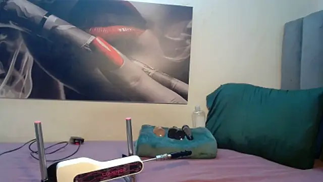 Lola-77 online show from 05-17-26, 10:55