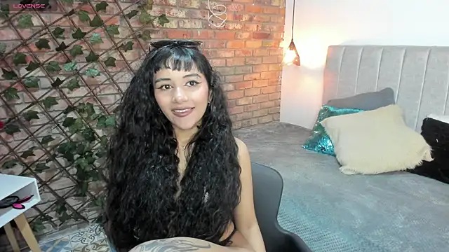 Hanna Clark   online show from 04-27-26, 12:36