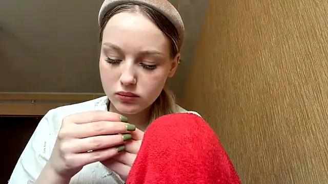 Snapshot of ElvieTribou chatting on 04-07-26, 08:15 ElvieTribou online show from 04-07-26, 08:15