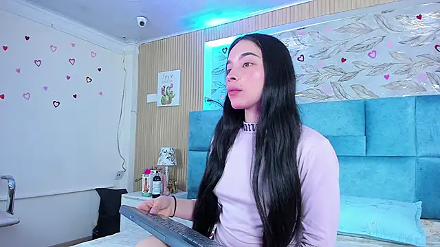 Delphine doll online show from 05-13-26, 11:51