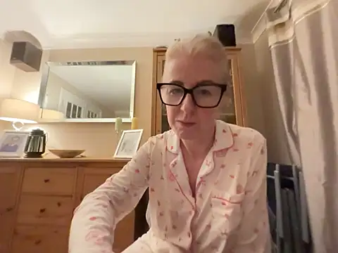 Snapshot of Laylaskyexx chatting on 05-19-26, 09:43 Laylaskyexx online show from 05-19-26, 09:43