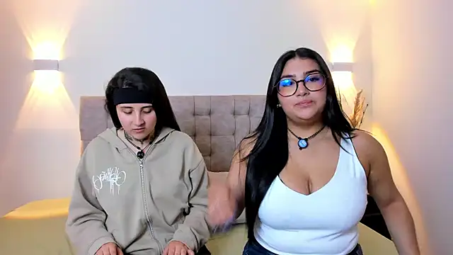 Elisa n Emma online show from 04-02-26, 07:44